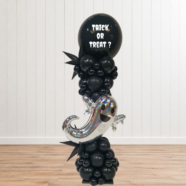 Ghostly Halloween Stand